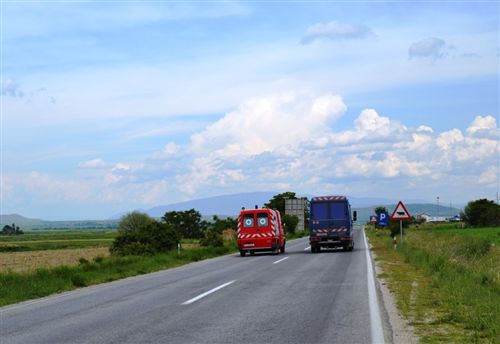 ”Parakalimi” është kalim me automjet përskaj pjesëmarrësit tjetër në komunikacionin rrugor: