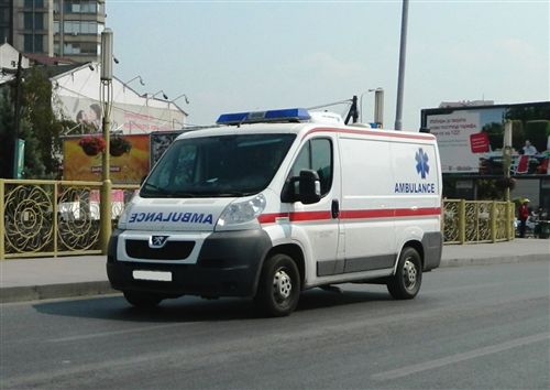 Automjeti i treguar në fotografi, kur i ka të kyçura pajisjet e posaçme për dhënien sinjaleve ndriçuese dhe të zëshme, bën pjesë në grupin e:
